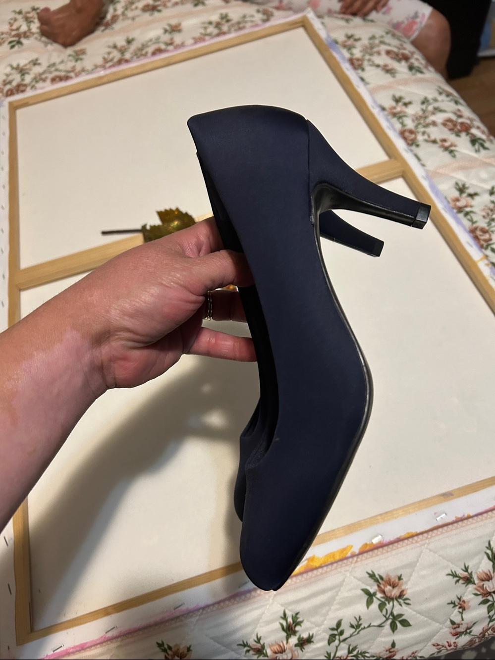 East 5th Women's Blue Heels Like New - Picture 4 of 7